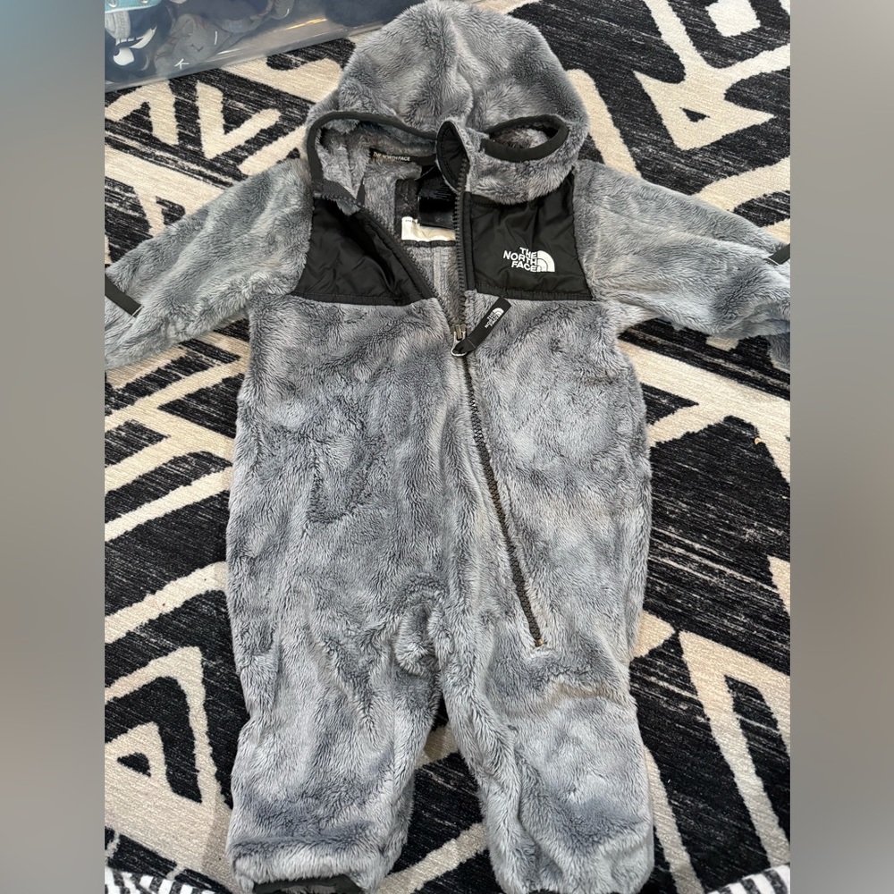 0-3mo Northface baby Infant Onsie!